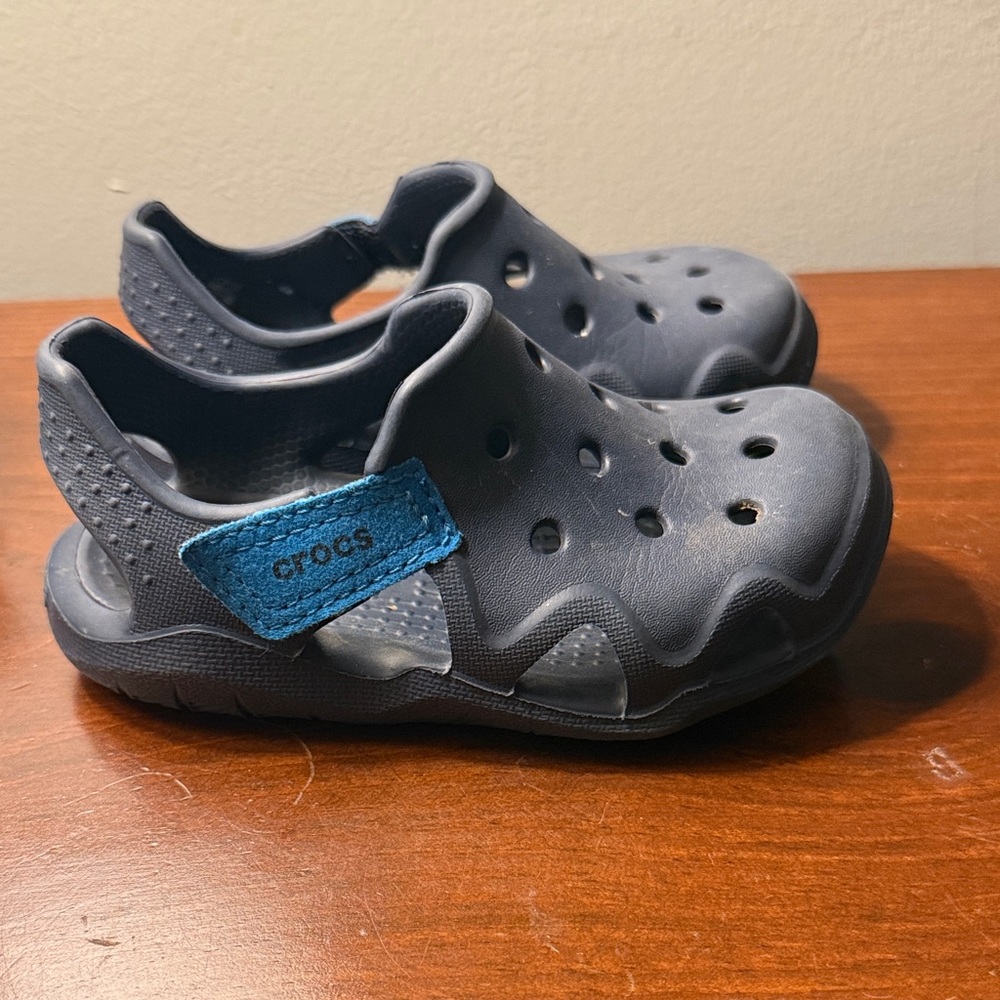 CROCS Kids' Dark Blue Sandals Size 7 2/$20